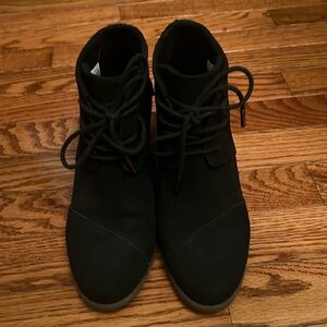 TOM’s suede wedges